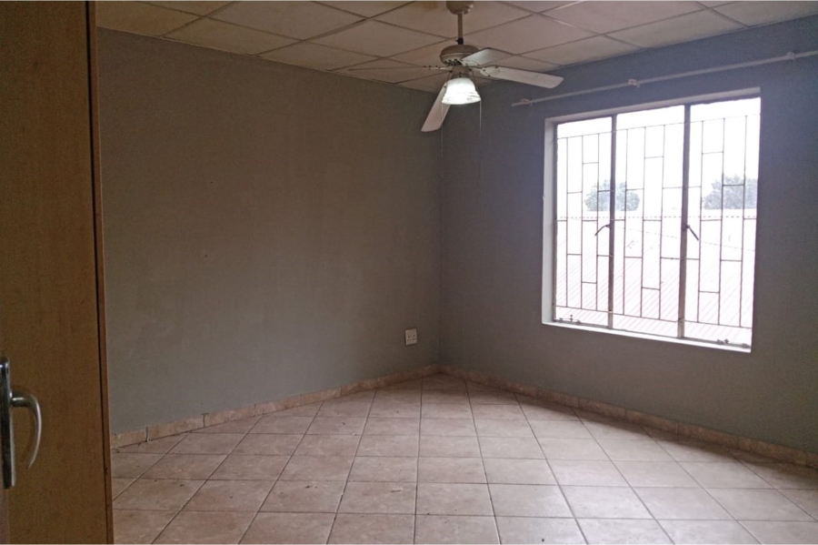 To Let 2 Bedroom Property for Rent in Oos Einde North West